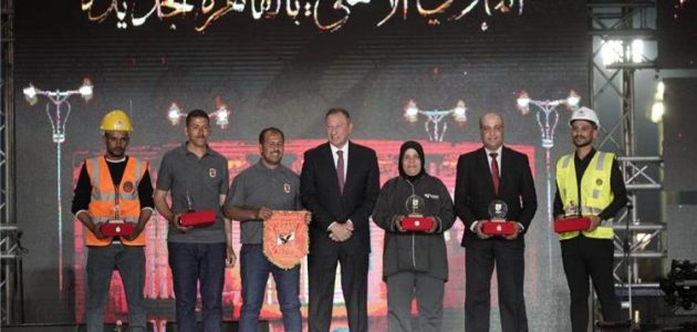 الخطيب-يكرم-العمال-المشاركين-في-بناء-فرع-القاهرة-الجديدة - كورة 365 - kooora365 - kora 365 - كوره 365 بث مباشر مباريات اليوم الخطيب-يكرم-العمال-المشاركين-في-بناء-فرع-القاهرة-الجديدة